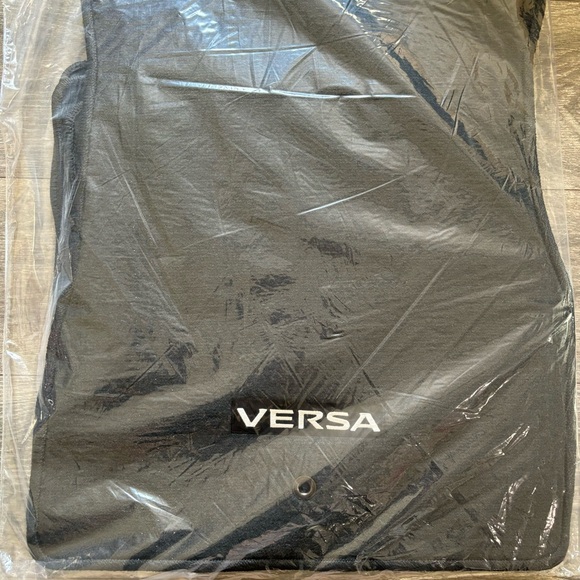 NEW 4 Pcs Genuine OEM NISSAN VERSA Black Carpet Floor Mats 3N3E2-5EE0C 2020-2024 - Picture 6 of 6